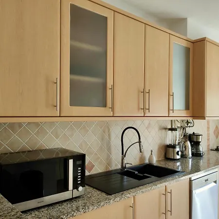Vakantiehuis Lovely Townhouse, Just A Short Walk To The *