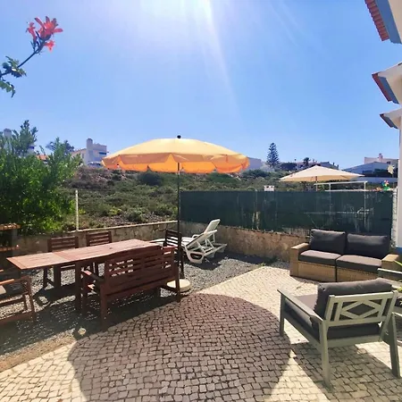 Vakantiehuis Lovely Townhouse, Just A Short Walk To The