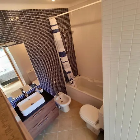 Lovely Townhouse, Just A Short Walk To The *