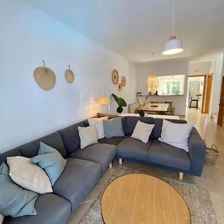 Ferienhaus Lovely Townhouse, Just A Short Walk To The