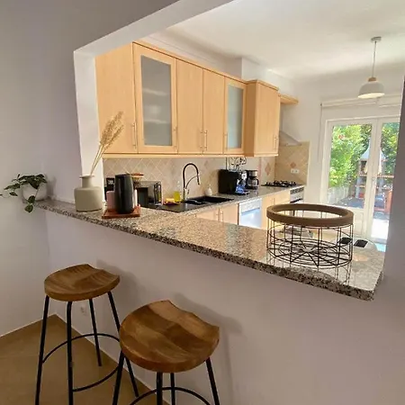 Lovely Townhouse, Just A Short Walk To The Сasa de vacaciones