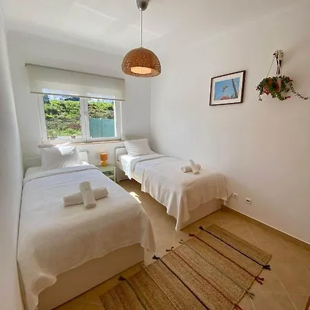Сasa de vacaciones Lovely Townhouse, Just A Short Walk To The Aljezur