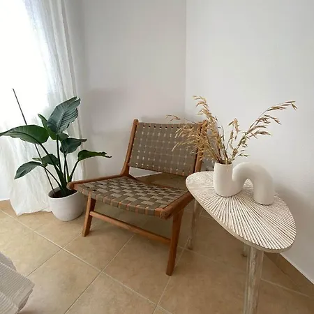 Сasa de vacaciones Lovely Townhouse, Just A Short Walk To The Aljezur